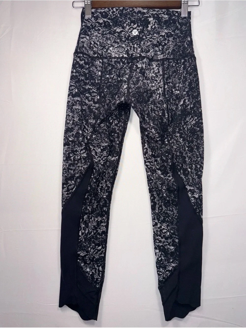 lululemon athletica Women Black & White Floral-Print High-Rise Leggings Size 6/S